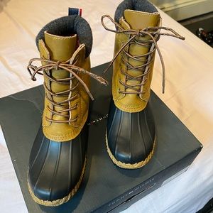 Tommy Hilfiger cold weather boot size 8